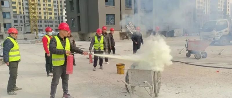 項目動(dòng)態(tài)丨集團七個(gè)城中村（晁家村）安置房項目部組織開(kāi)展建筑工地消防安全應急演練